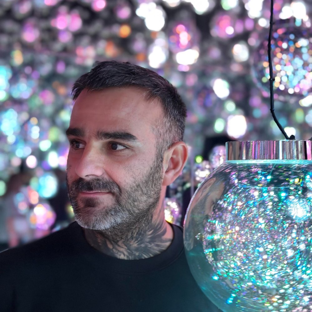 Portrait of Julien Jimenez, founder of TillClosr